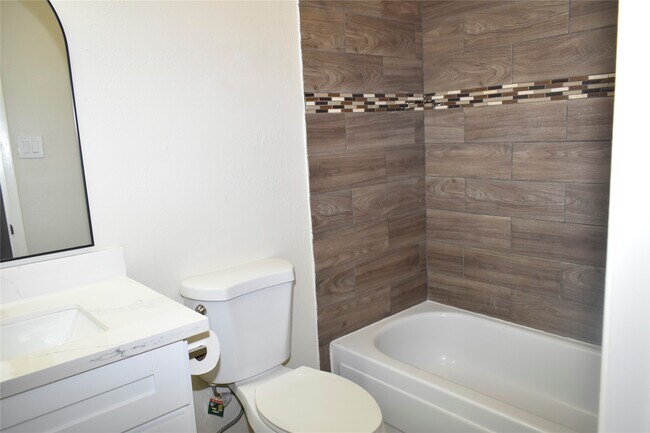 Building Photo - 2511 Maple Tree Ct