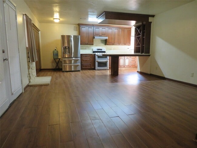 Building Photo - 1006 Avenue L