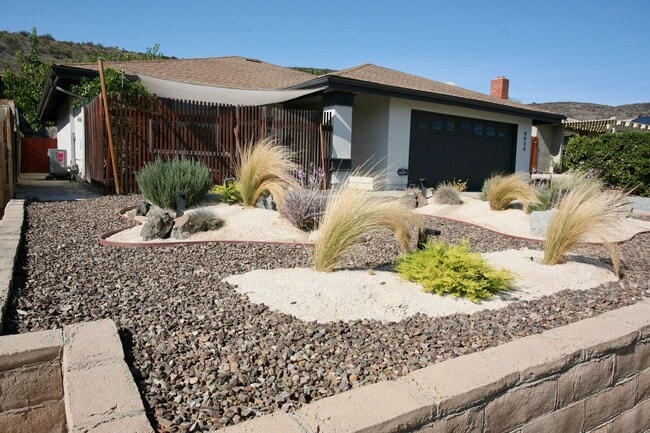 Primary Photo - 3br, 2ba in a Great Family Neighborhood Av...
