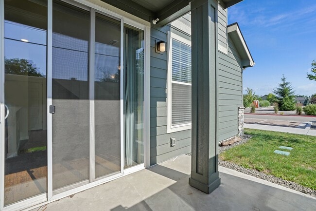 Building Photo - Beautiful Home in Garden City!