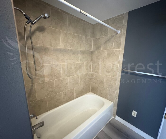 Building Photo - Roseville Lane Apartments