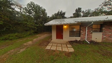 Building Photo - Cute and Cozy 1 Bed/1 Bath Apartment