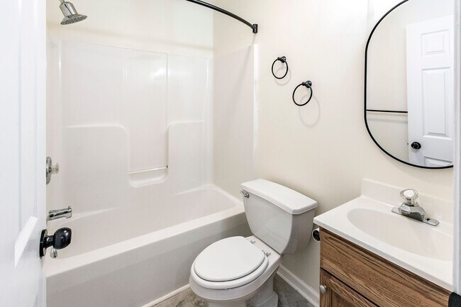 Building Photo - North Wilmington, Gwinhurst, 3 bedrooms, 2...