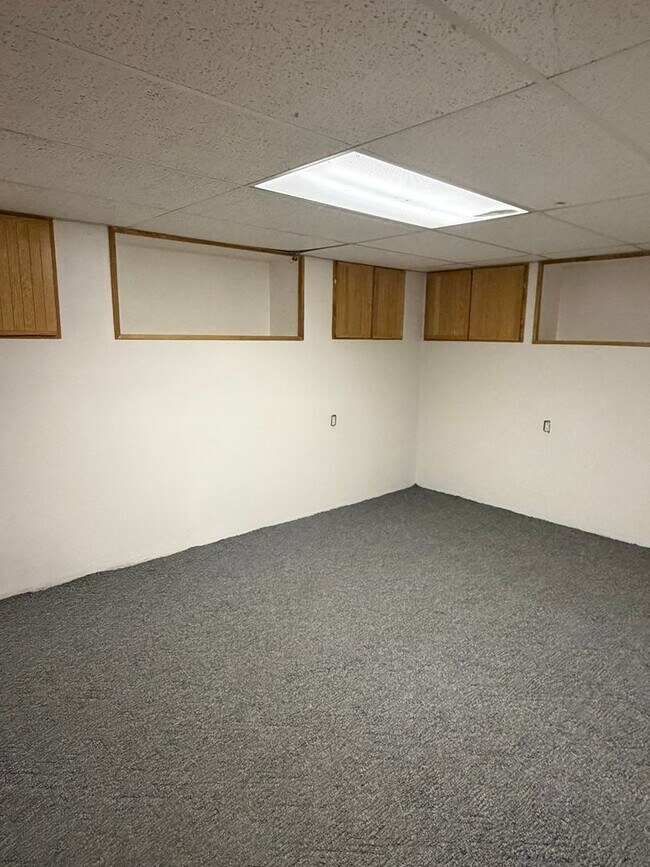 Building Photo - 2636 Hickory Dr