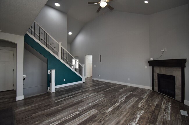Building Photo - Spacious and Bright 5 Bed 3.5 Bath in Riverton!!