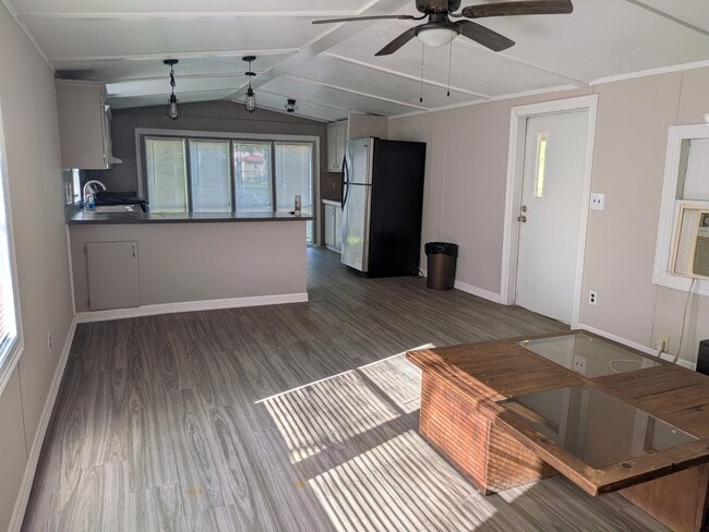 Building Photo - 158 W Taylor