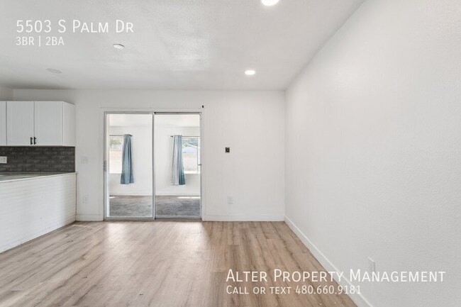 Building Photo - 5503 S Palm Dr