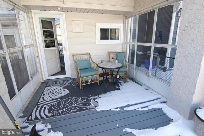 Building Photo - 6161 Lawnton St