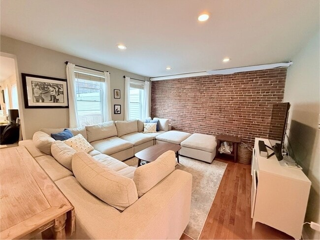 Building Photo - 353 Sumner St