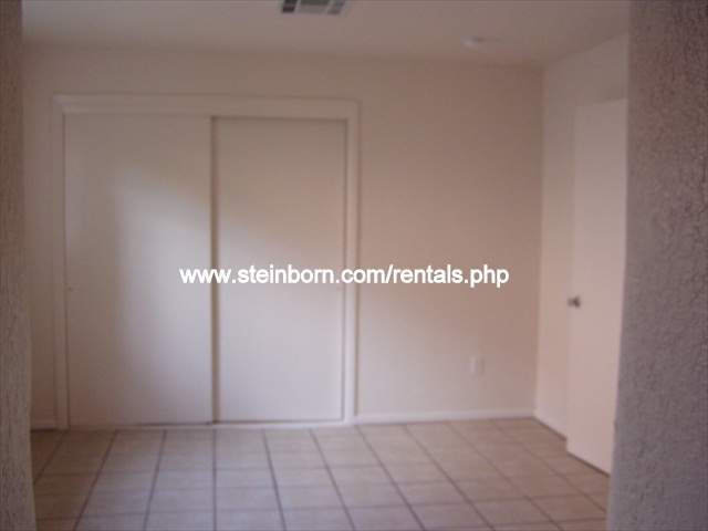 Building Photo - Nice Home in Historic Downtown with Shared...