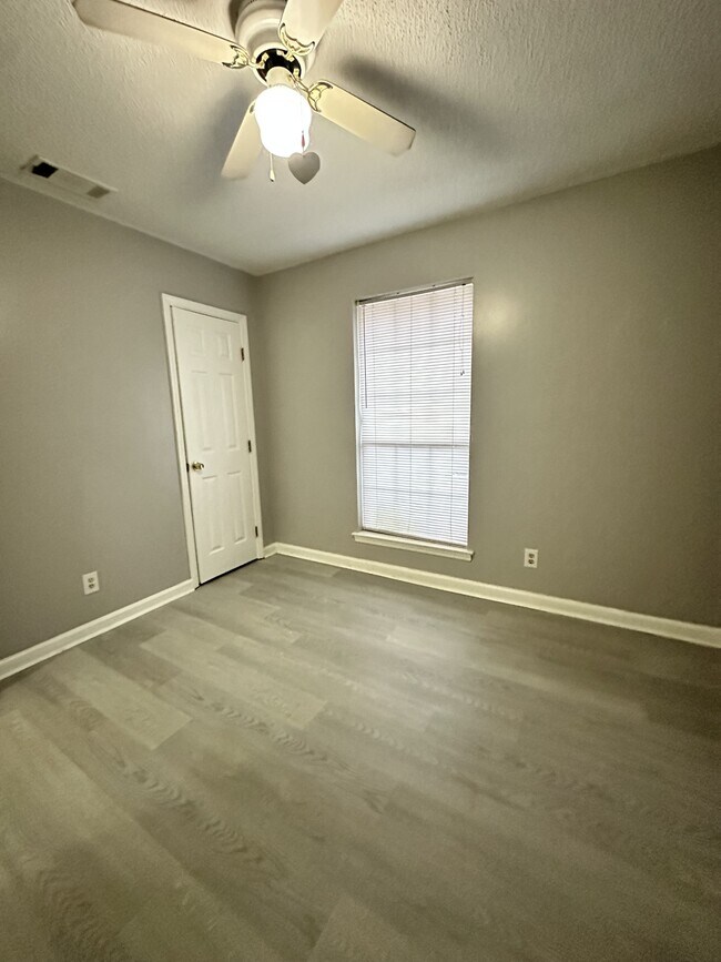 Building Photo - 1 Brandle Cove