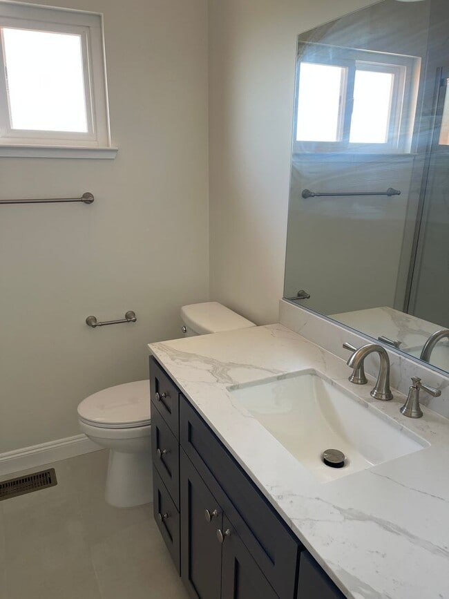 Building Photo - Newly Renovated 4 Bedroom Home with Views