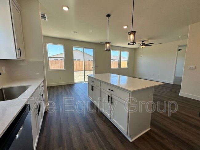Building Photo - 3949 W Sunnyview Ave