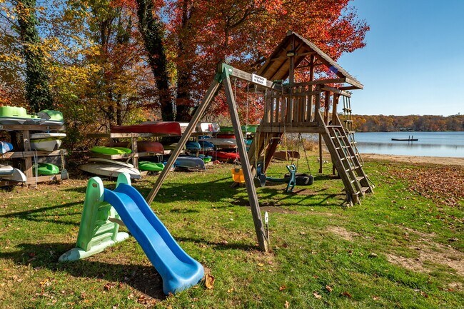 Building Photo - 21 Edge Hill Rd