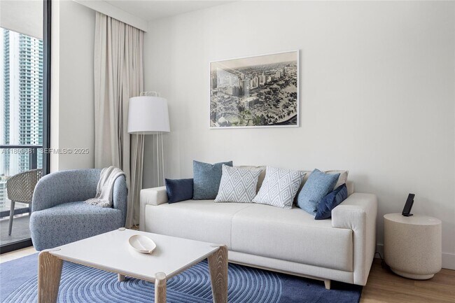 Building Photo - 601 NE 1st Ave