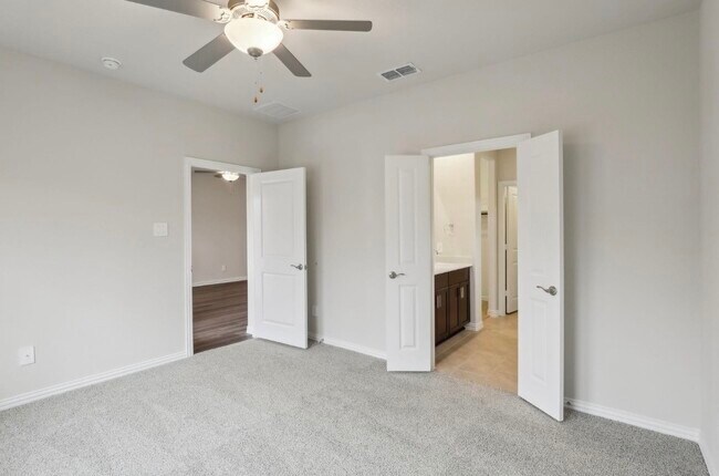 Building Photo - 519 Willet Dr