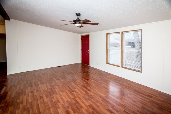 Building Photo - 3 bedroom house on 4 acres