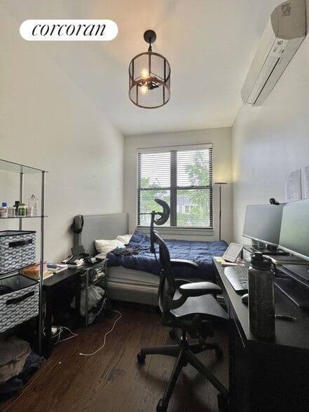 Building Photo - 376 Graham Ave