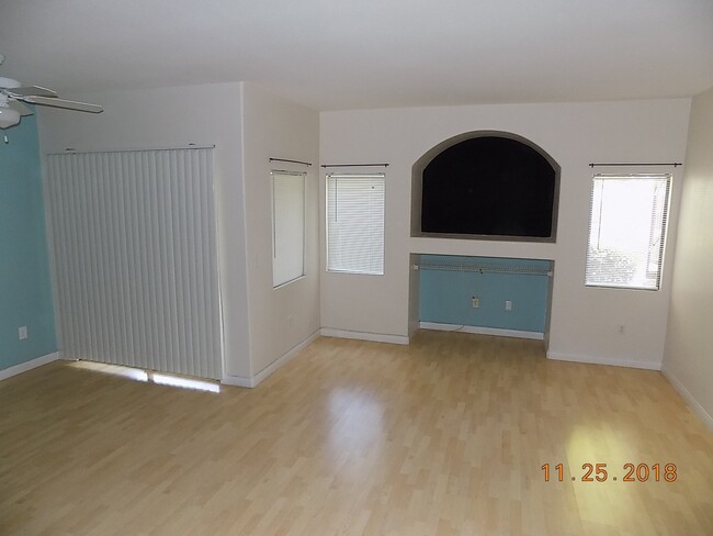 Building Photo - NW 1st floor condo