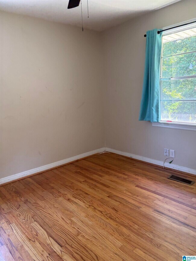 Building Photo - 1720 Home Garden Dr
