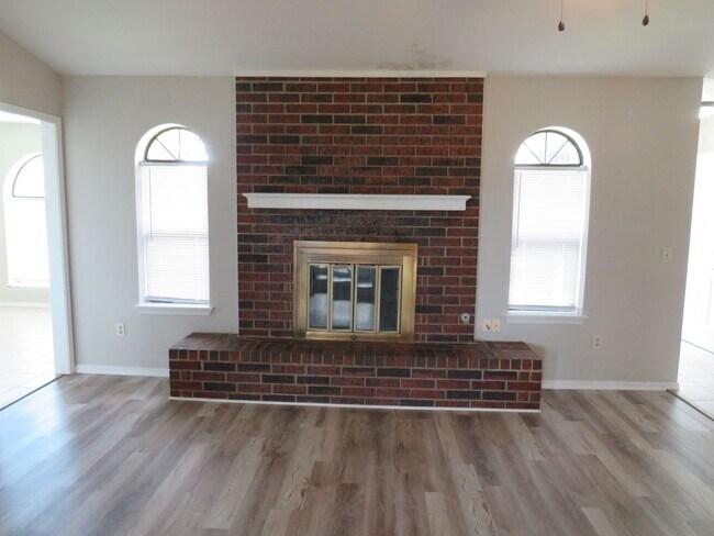 Building Photo - 4101 SW Parkridge Blvd