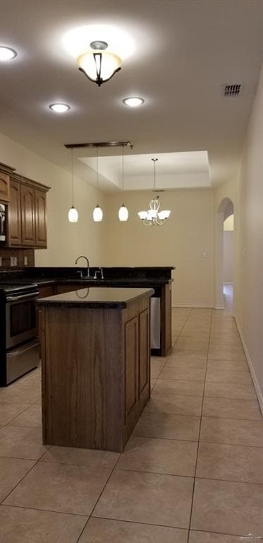 Building Photo - 15 Samgar St