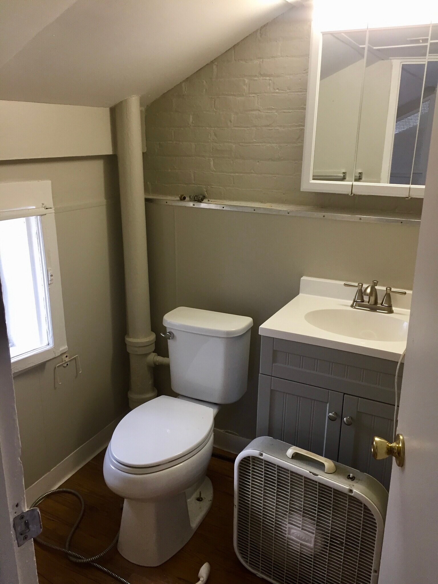 Building Photo - 409 N George St