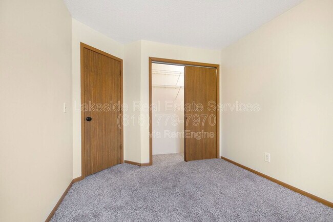 Building Photo - 2940 Earle Ave SW