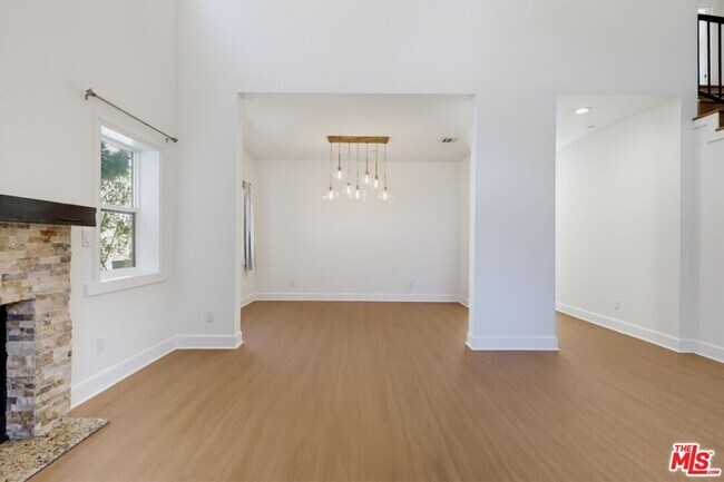 Building Photo - 3528 Mesquite Dr
