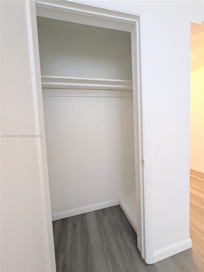 Building Photo - 1565 SW 6th St