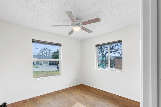 Building Photo - 1118/1120 Hazelton