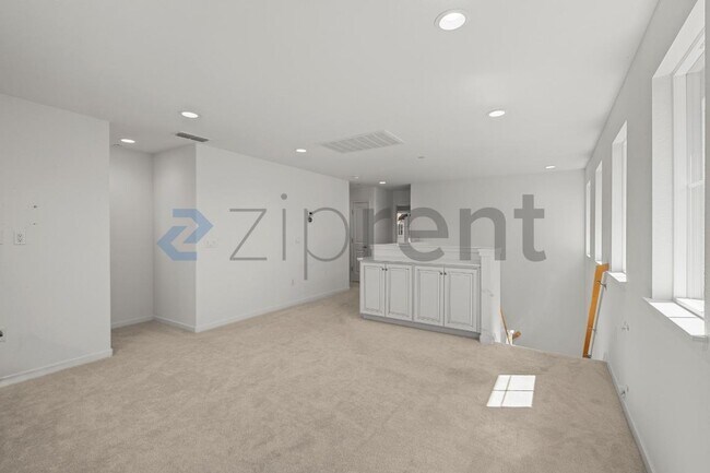 Building Photo - 136 Willowrun Wy