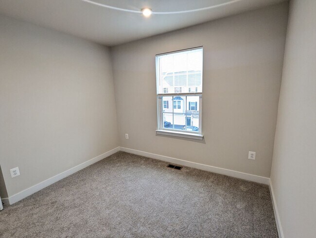 Building Photo - New Build (never lived in) townhouse avail...