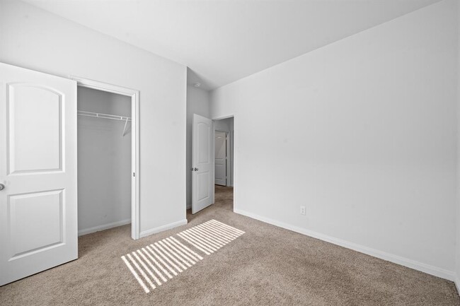 Building Photo - 569 Amberwood Pk Dr