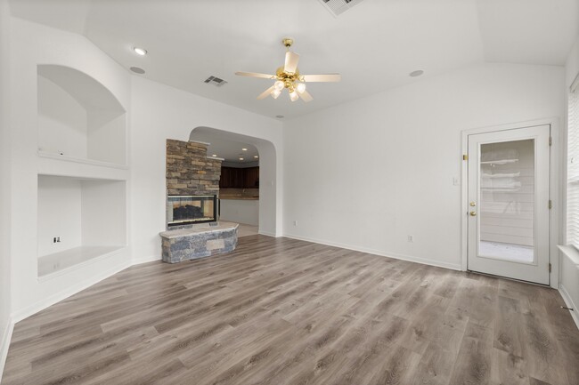 Building Photo - 167 N Whistlers Bend Cir