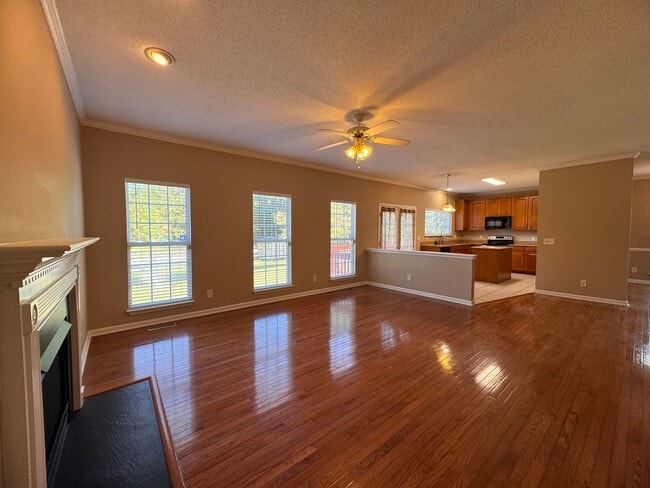 Building Photo - Fabulous 4BR 2.5 Home
