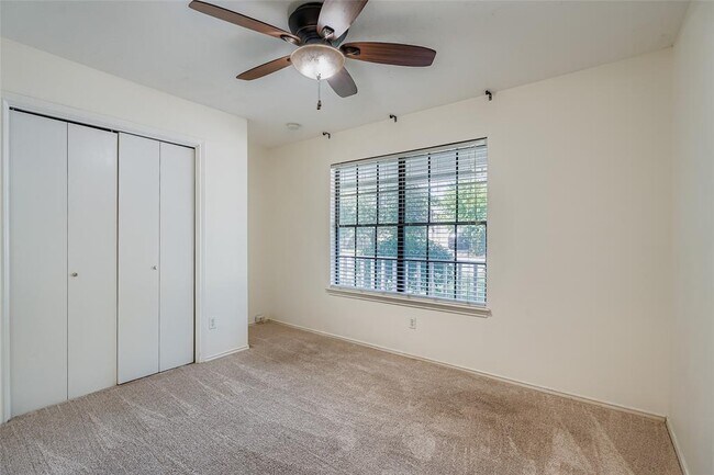 Building Photo - 9802 Briar Ridge Dr