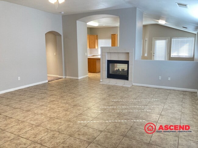 Building Photo - Beautiful 4 bedroom home!