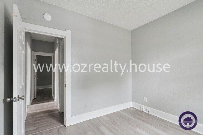 Building Photo - Cozy Two-Bedroom Home with Fresh Updates a...