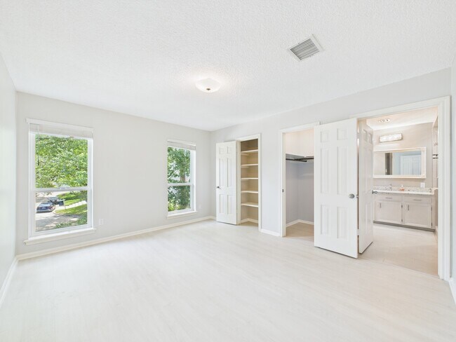 Building Photo - 702 Daria Ct