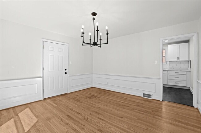 Building Photo - Modern Living in a Classic Detroit Neighborhood