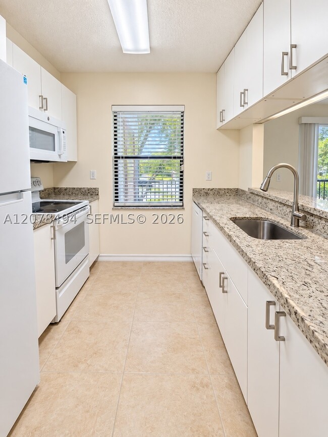 Building Photo - 3396 Foxcroft Rd