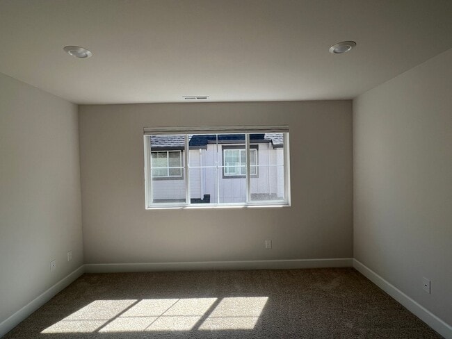 Building Photo - Beautiful 4 Bedroom 3.5 BA Home! Mother in Law Suite, Attached Garage & Top floor Bonus Room!