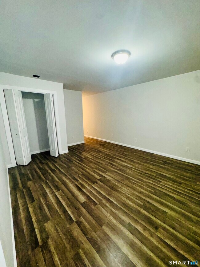 Building Photo - 1415 Stratford Ave