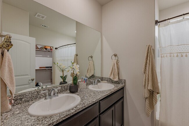 Building Photo - 1928 Ebbets Dr