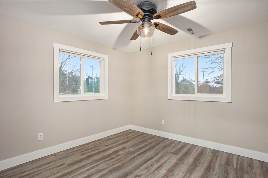 Building Photo - 174 S Fremont St NE