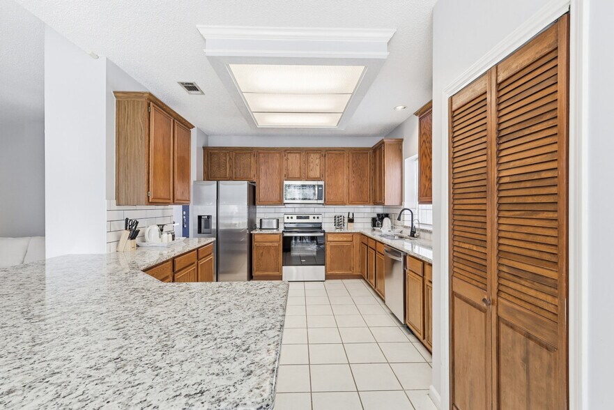 Building Photo - 10217 Napa Valley Dr