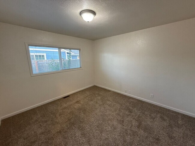 Building Photo - 1215 NW 11th St