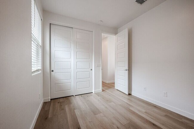 Building Photo - Stunning 4 bedroom, 4 bathroom home in the desirable gated community of Horizon in Chandler