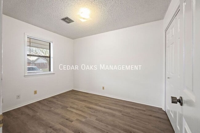 Building Photo - 801 N 17th Pl